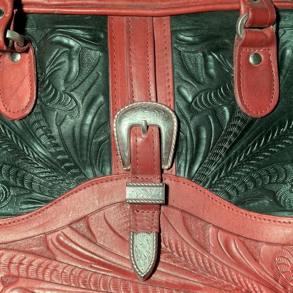 Chic Black and Red Embossed Shoulder Bag - Picture 6 of 8